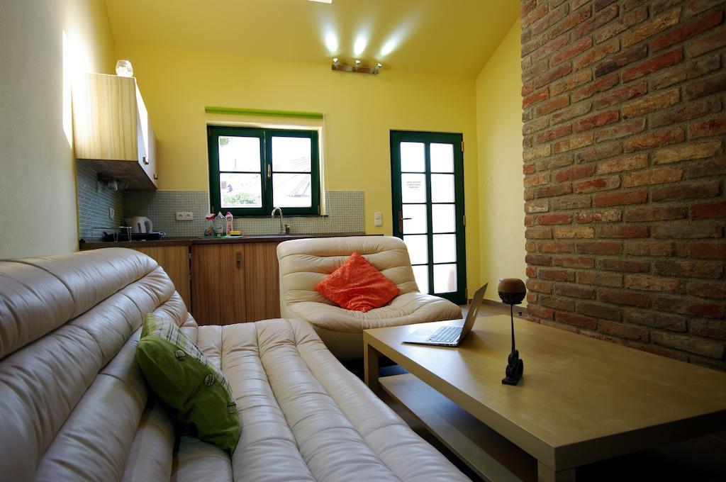 Pension Max Valtice Habitación foto