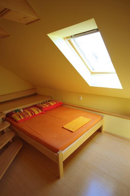 Pension Max Valtice Habitación foto